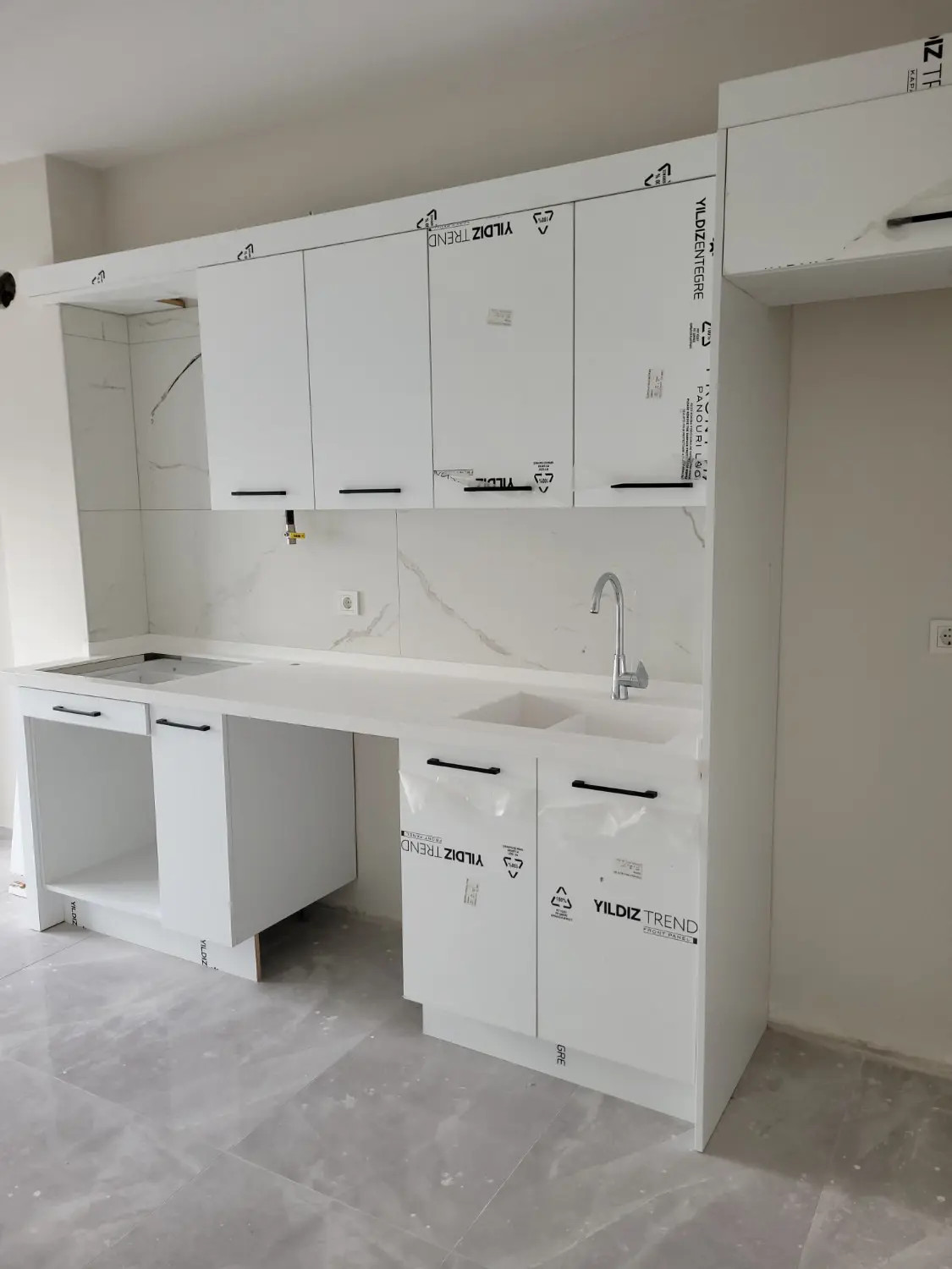 CANLI YAŞAMIN MERKEZİ BAYRAKLI MANSUROĞLU'NDA SATILIK 3+1 DAİRE