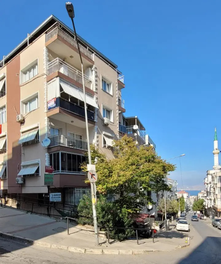 ATATÜRK EĞİTİM VE ARAŞTIRMA HASTANESİNE ÇOK YAKIN MEVKİDE SATILIK ARA KAT 3+1 DAİRE