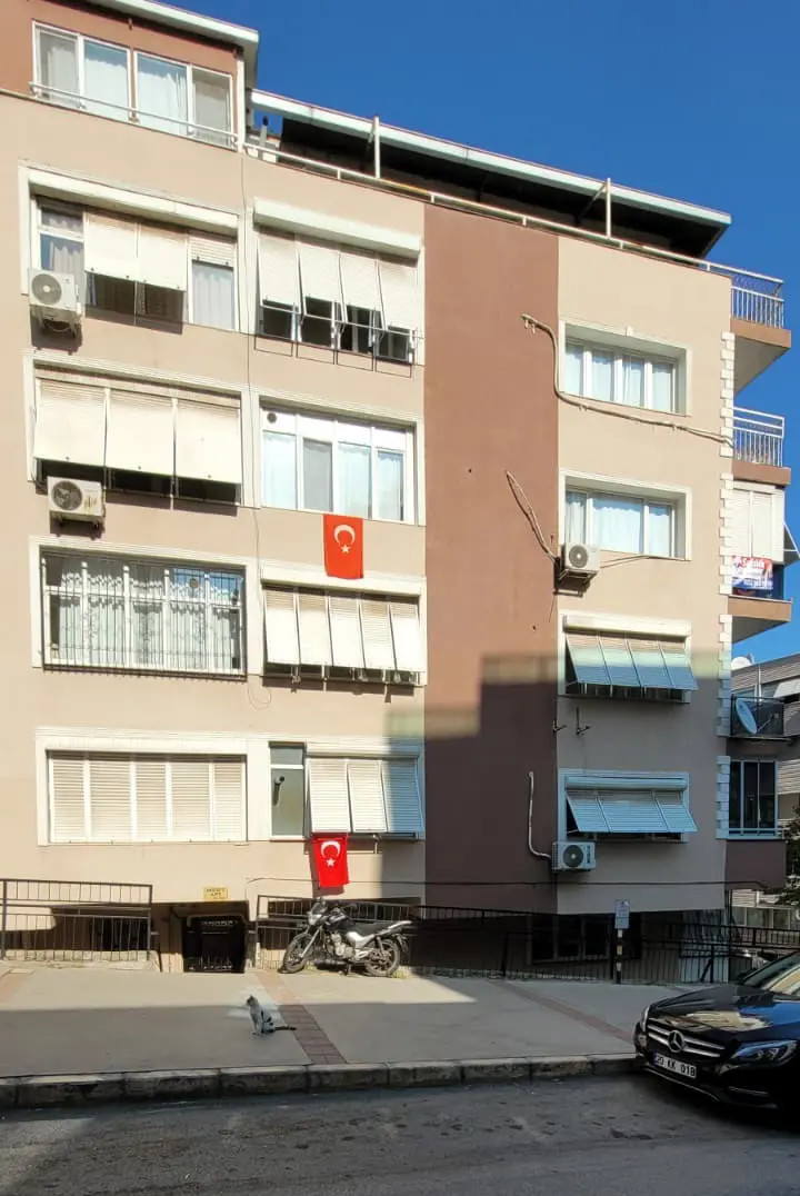 ATATÜRK EĞİTİM VE ARAŞTIRMA HASTANESİNE ÇOK YAKIN MEVKİDE SATILIK ARA KAT 3+1 DAİRE
