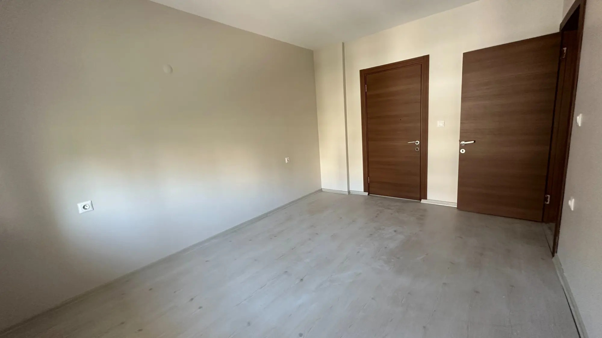 ULUKENT İSTIKLAL MAH. SITE İÇINDE EBEVEYN BANYOLU 2+1 KIRALIK DAIRE
