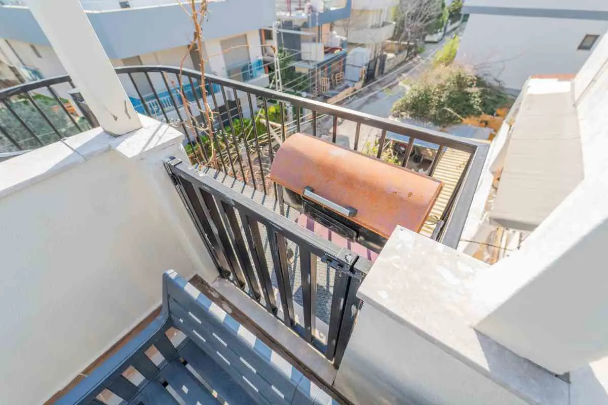 GÜZELBAHÇE YALI'DA 8 YAŞINDA MÜSTAKIL BIR VILLA