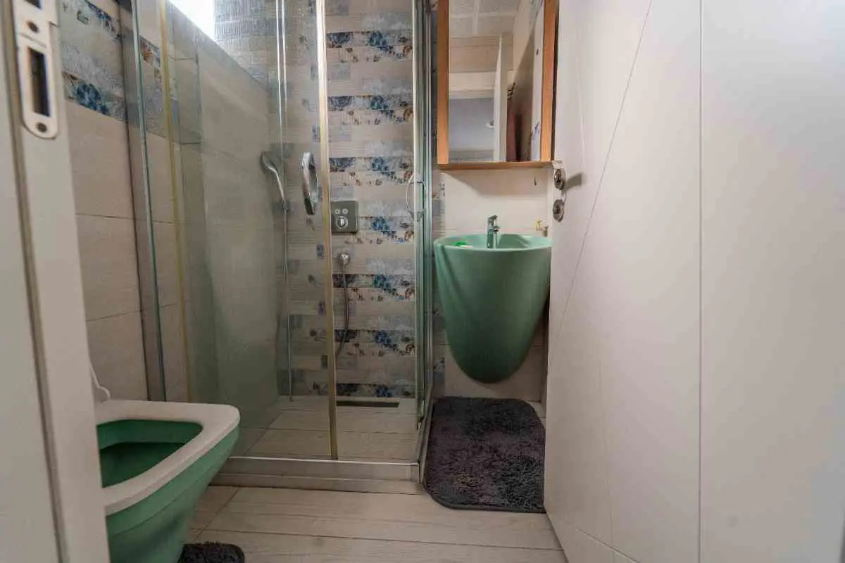 GÜZELBAHÇE YALI'DA 8 YAŞINDA MÜSTAKIL BIR VILLA