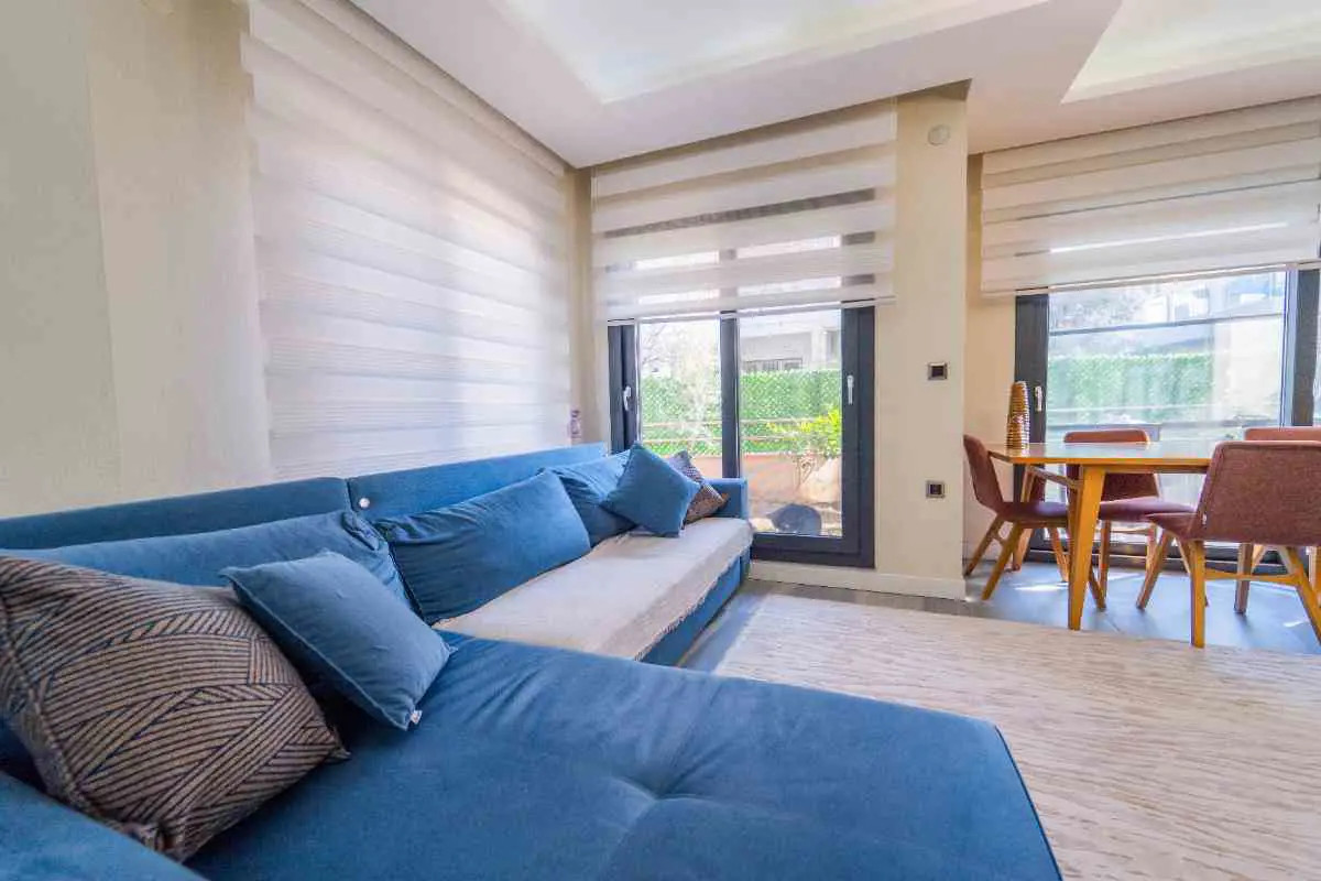 GÜZELBAHÇE YALI'DA 8 YAŞINDA MÜSTAKIL BIR VILLA