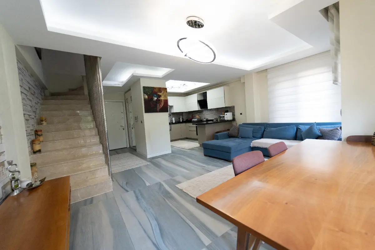 GÜZELBAHÇE YALI'DA 8 YAŞINDA MÜSTAKIL BIR VILLA