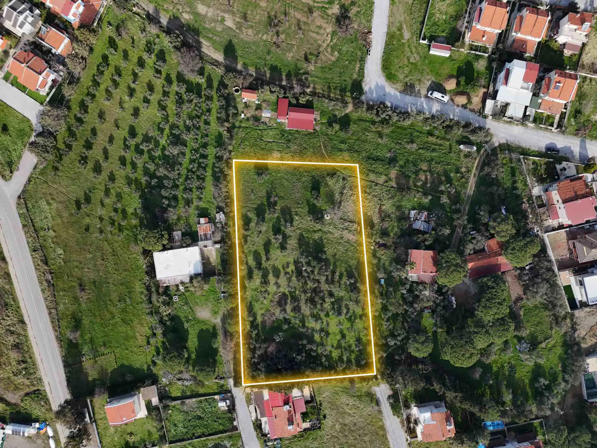 AKARCA BALIKÇI BARINAĞINA ÇOK YAKIN KONUMDA ARSA