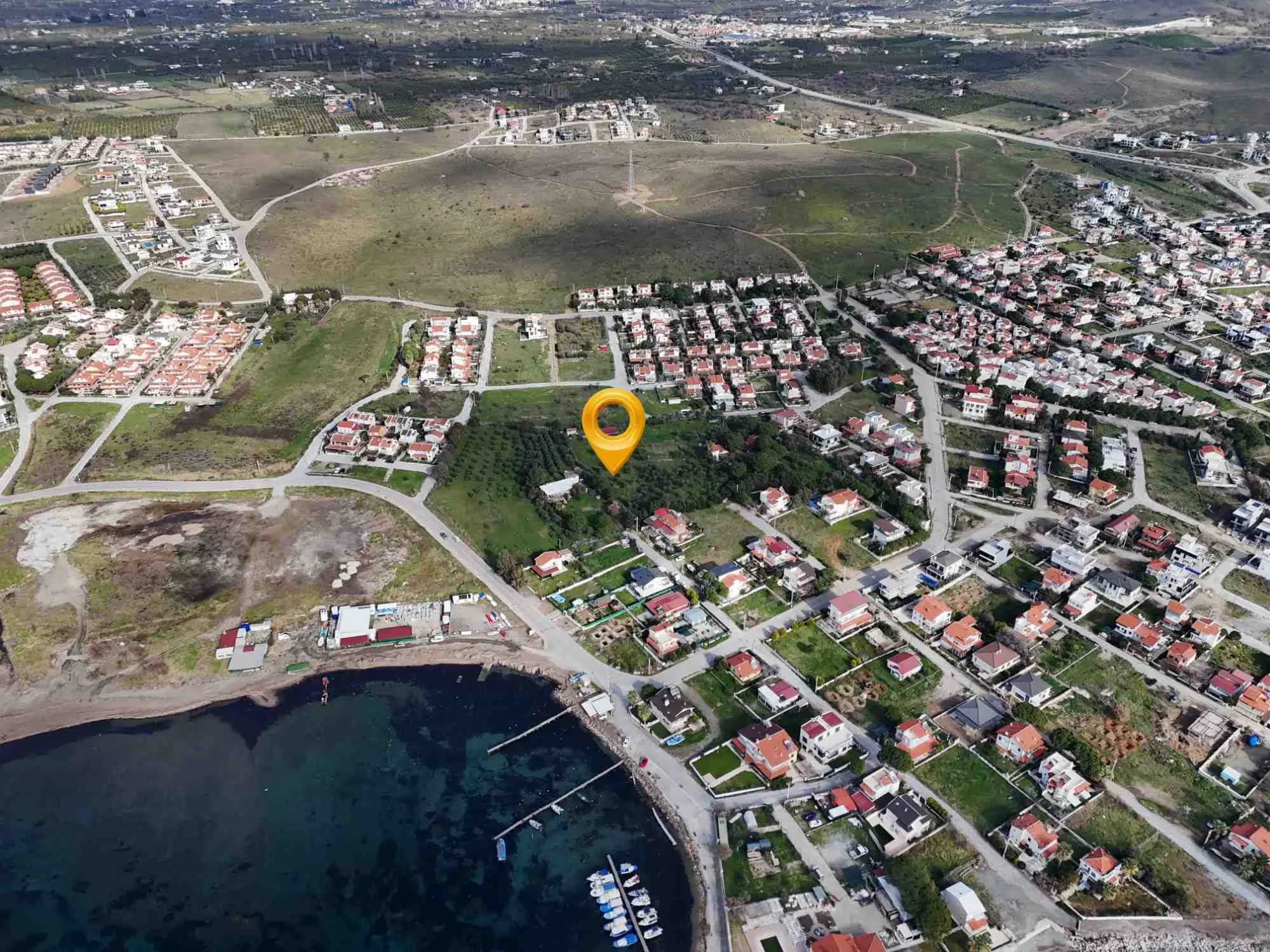 AKARCA BALIKÇI BARINAĞINA ÇOK YAKIN KONUMDA ARSA