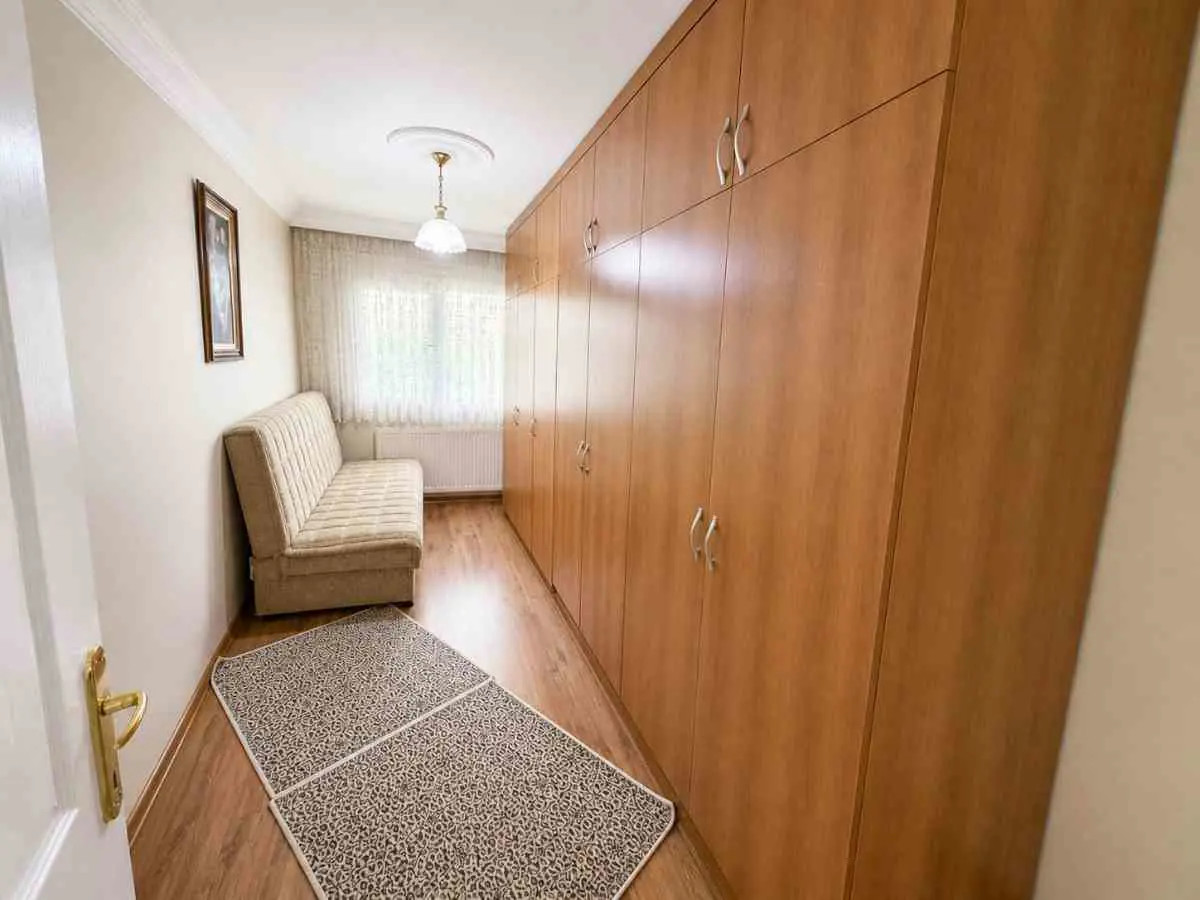 KARŞIYAKA'DA HARIKA BIR 3+1 YAŞAM ALANI
