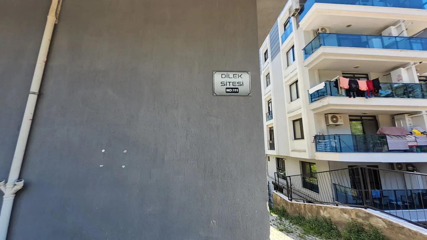 BAYRAKLI'DA GÜNEŞİ VE KONFORU BİR ARADA SUNAN 2+1 SATILIK DAİRE