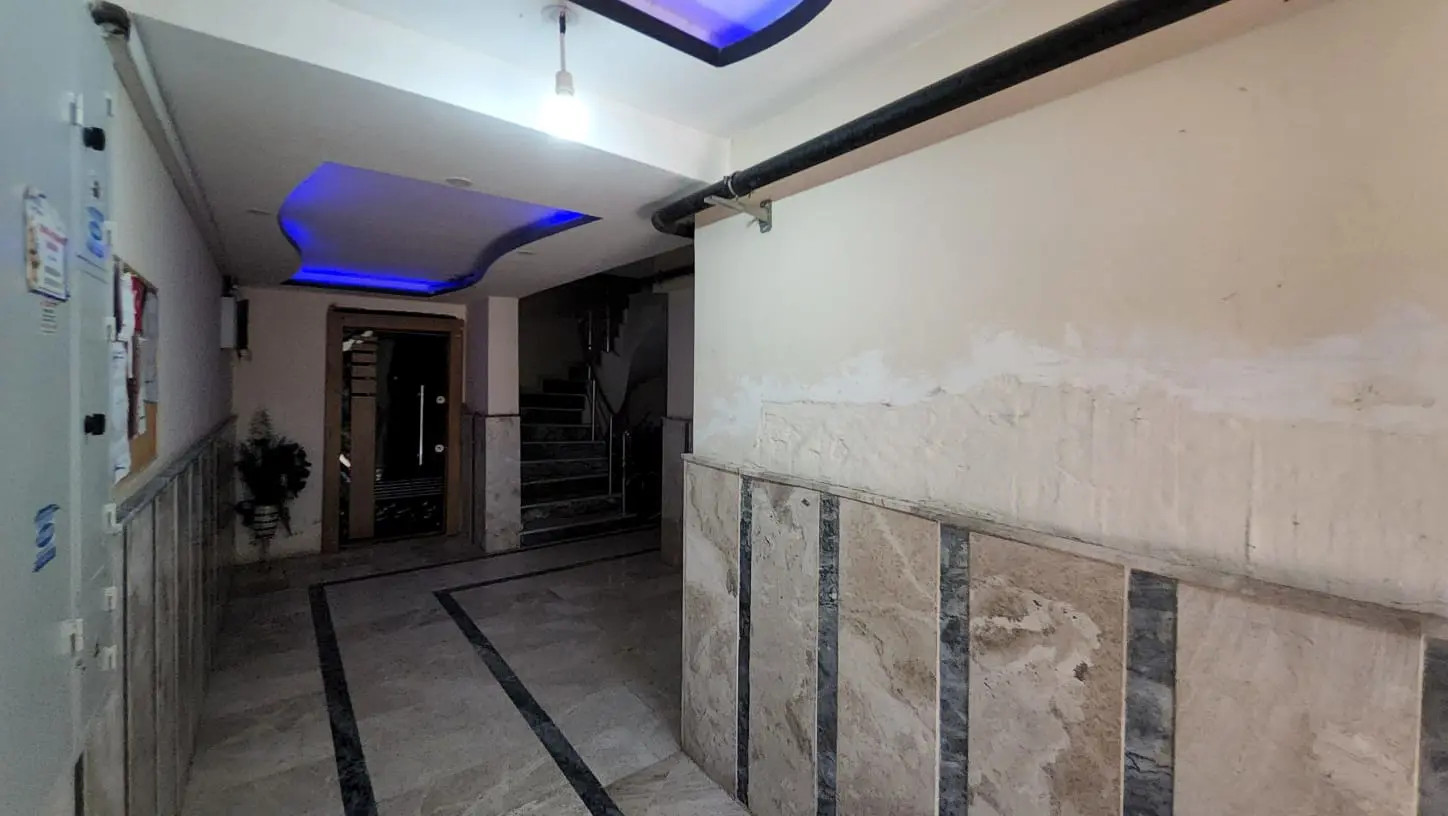 BAYRAKLI'DA GÜNEŞİ VE KONFORU BİR ARADA SUNAN 2+1 SATILIK DAİRE