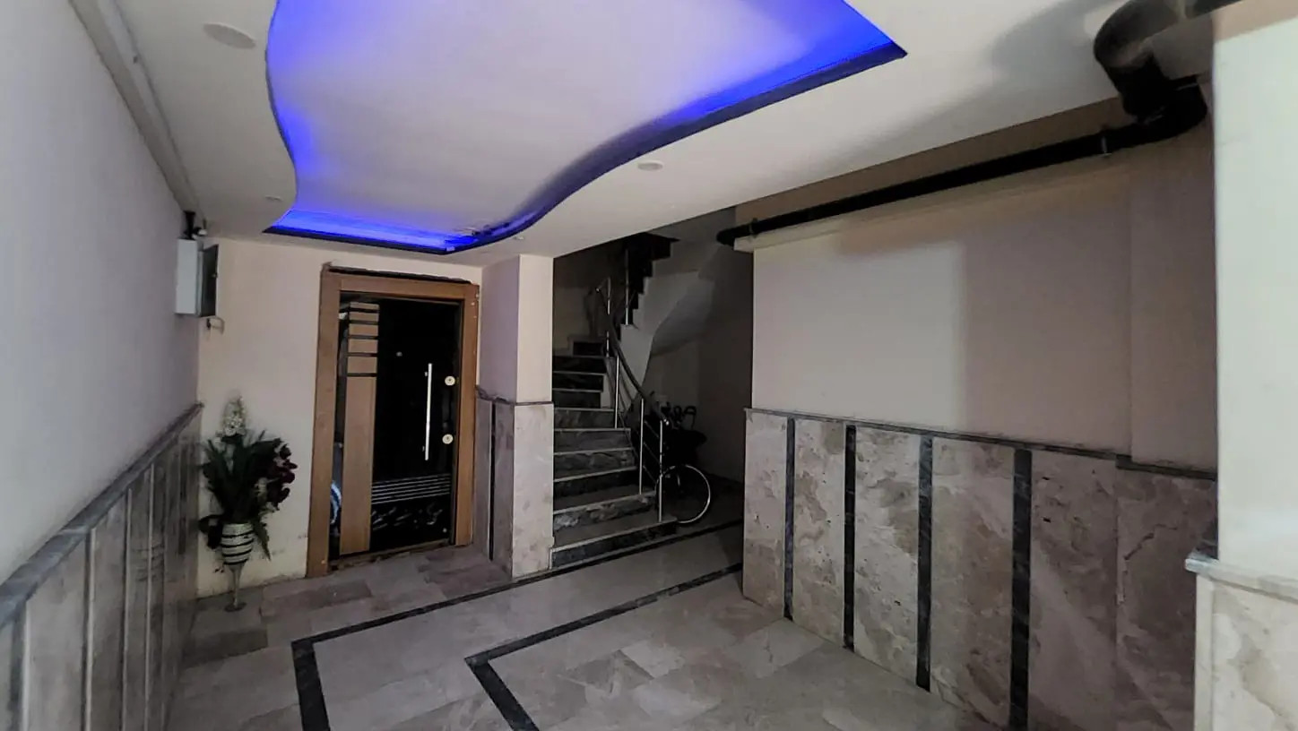 BAYRAKLI'DA GÜNEŞİ VE KONFORU BİR ARADA SUNAN 2+1 SATILIK DAİRE