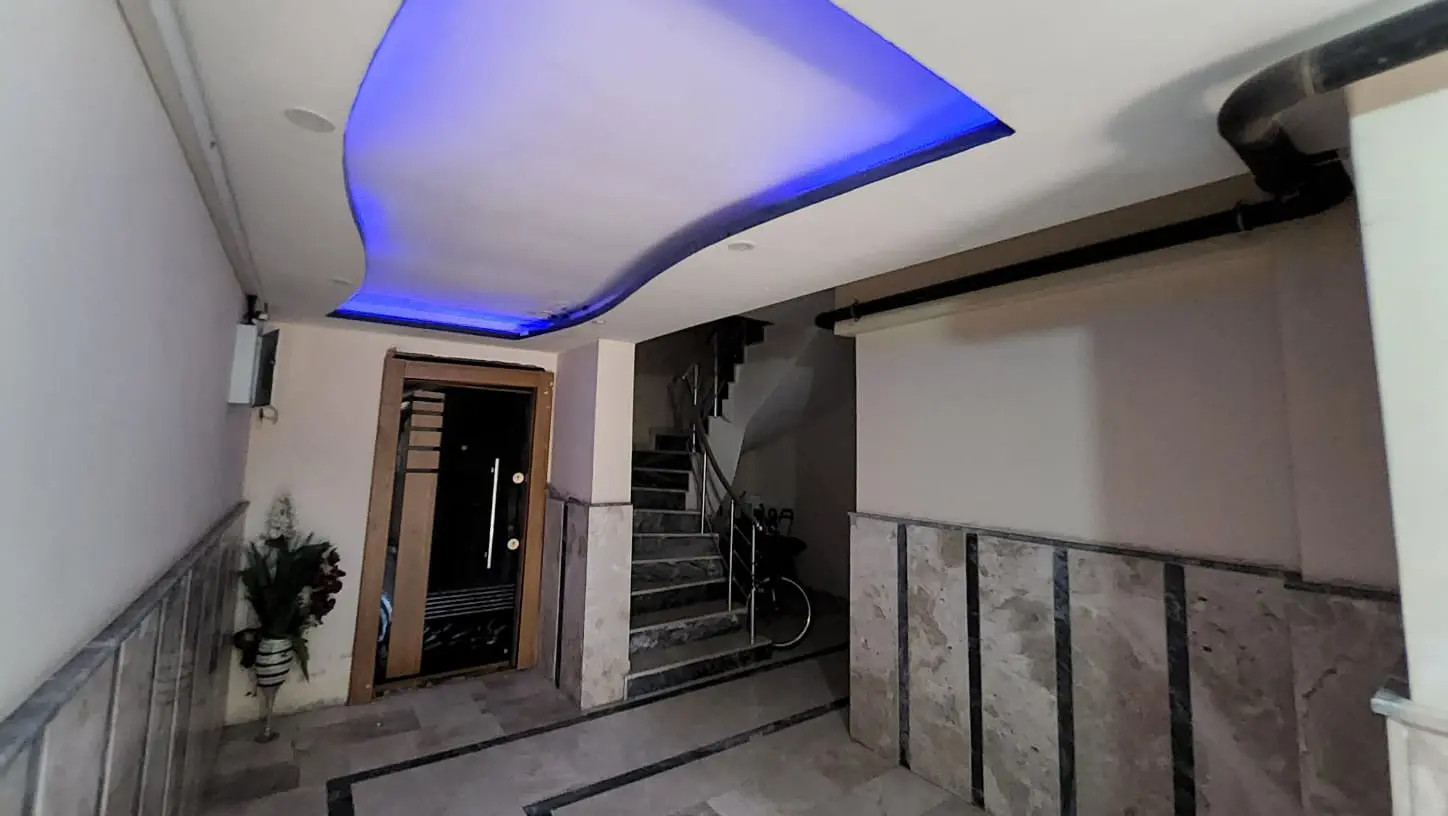 BAYRAKLI'DA GÜNEŞİ VE KONFORU BİR ARADA SUNAN 2+1 SATILIK DAİRE