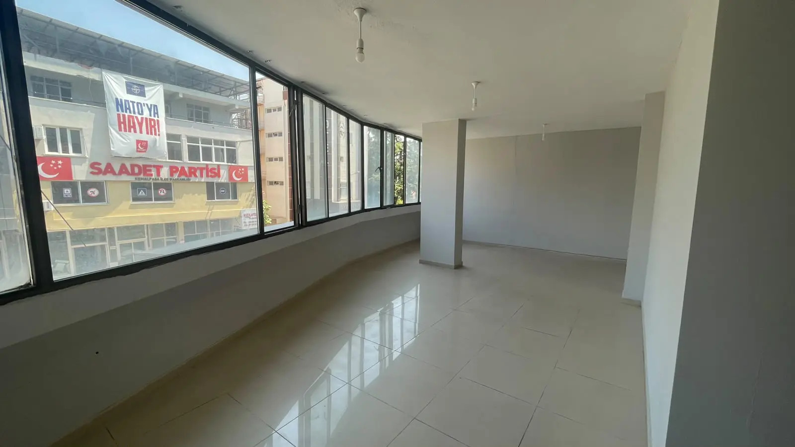 KEMALPAŞA SOĞUKPINAR’DA 40 M² NET, TAPULU, BOŞ OFİS | KREDİYE UYGUN