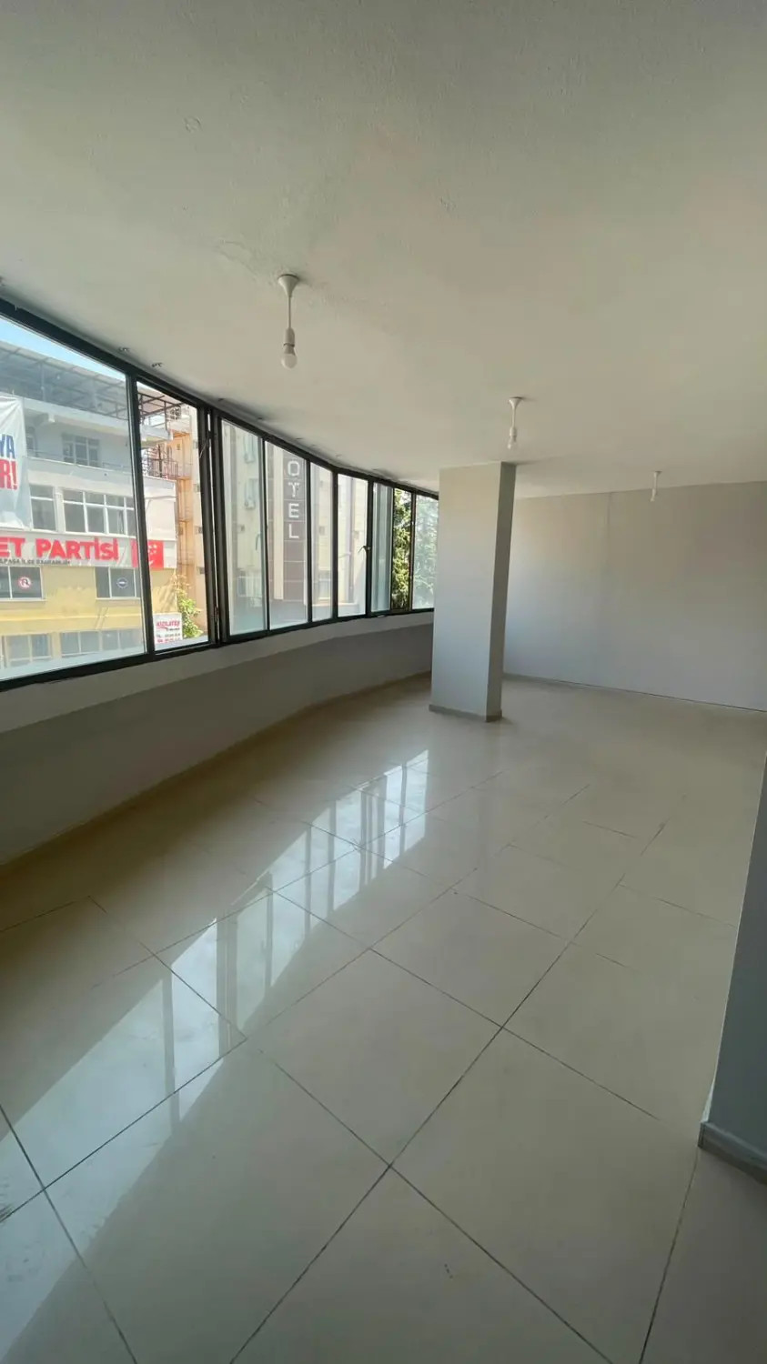 KEMALPAŞA SOĞUKPINAR’DA 40 M² NET, TAPULU, BOŞ OFİS | KREDİYE UYGUN
