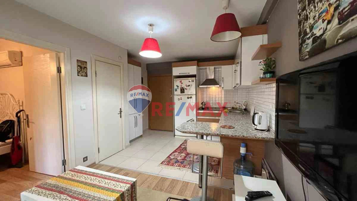 BORNOVA EGE ÜNIVERSITESI VE FORUM AVM YAKINI 1+1 EŞYALI KIRALIK DAIRE