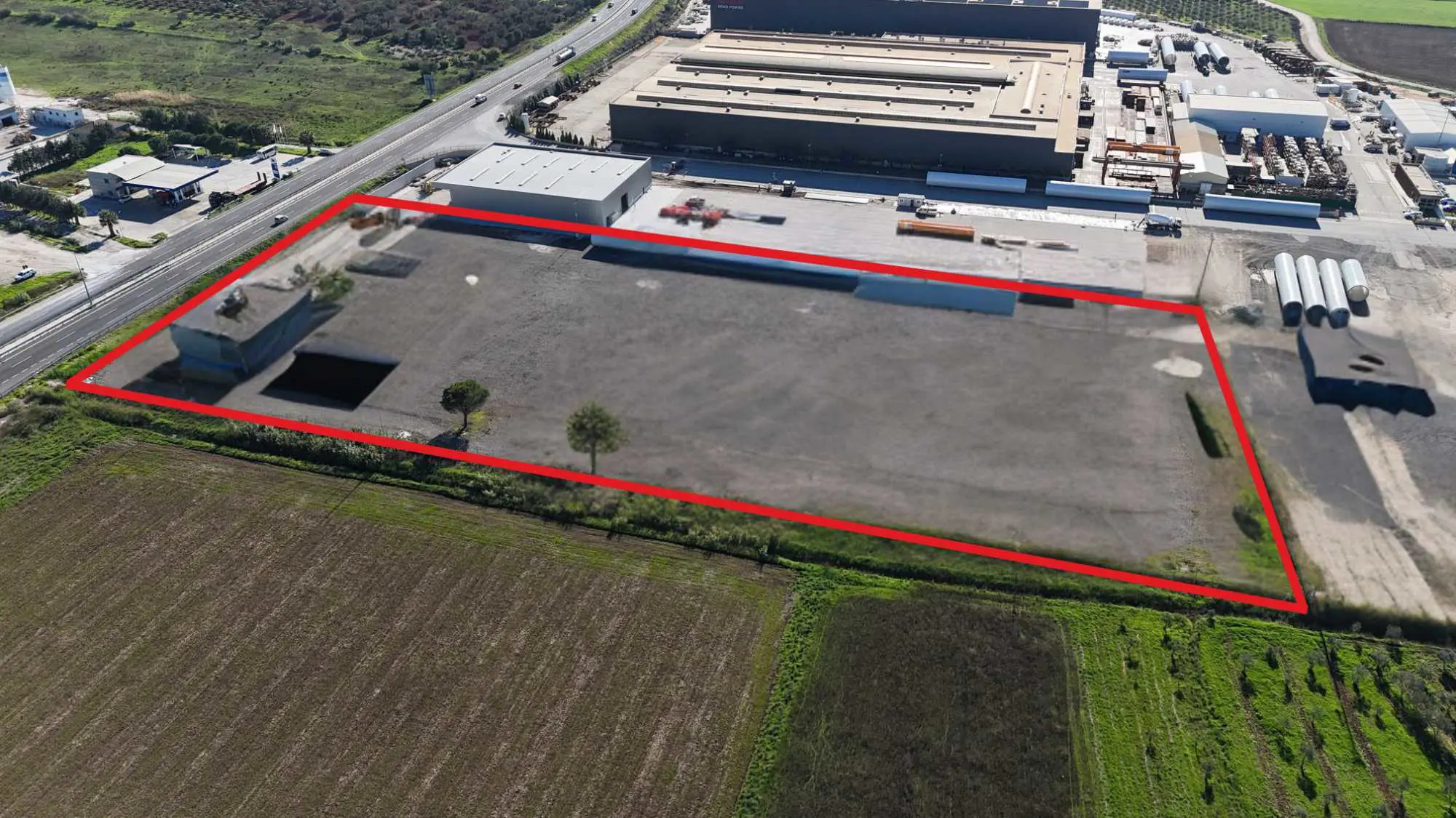 İZMIR-ÇANAKKALE YOLUNA CEPHELI 23.926 M² TICARI DEPOLAMA ARSASI
